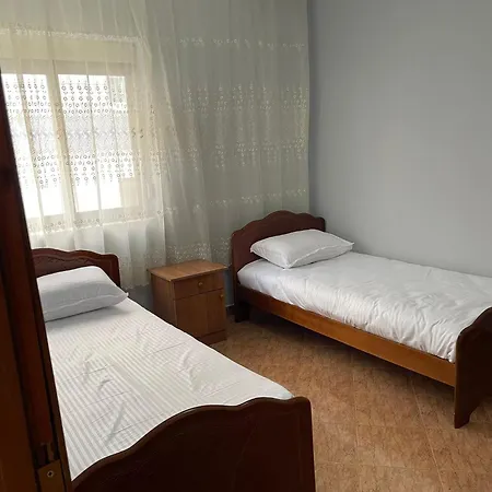 Tom * Tirana